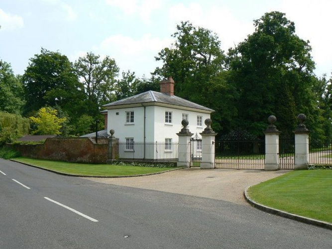 Pgds 20140831 202240 Entrance To Hackwood House   Geograph Org Uk   818002