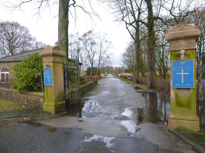 Pgds 20160113 104605 Gate Piers And Drive